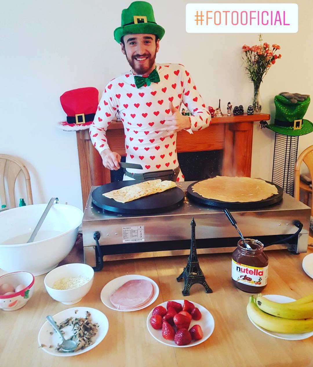 Ludo in the heart suit making crêpes for friends